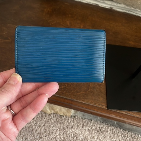 LV Blue epi key holder - Picture 9 of 11